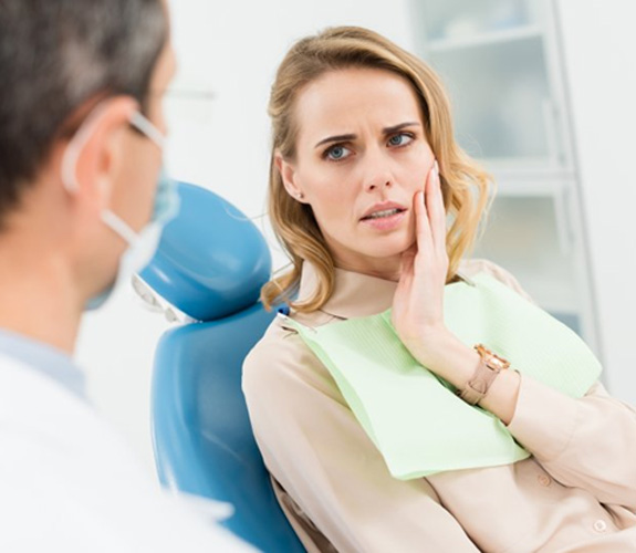 Woman at the dentist with mouth pain 